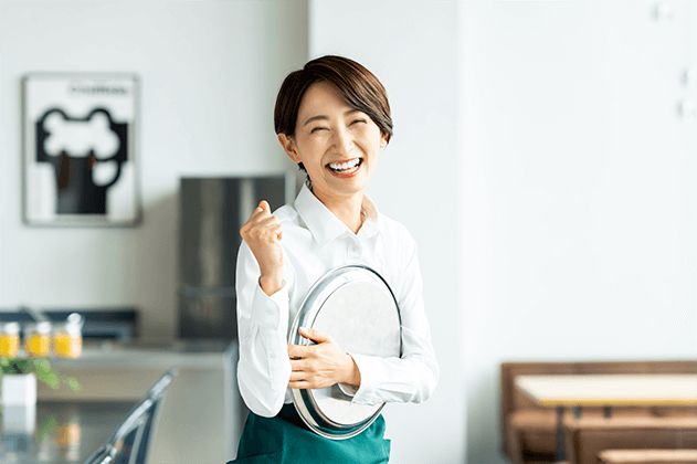 喜ぶ店員さん04